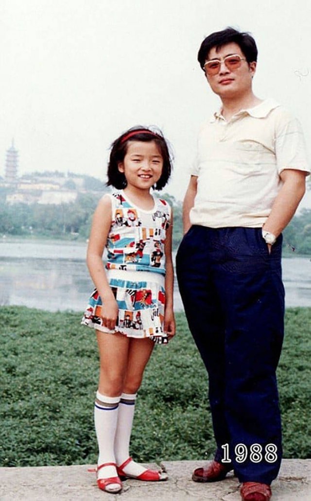 Dad And Daughter Take The Same Photo During 40 Years (41 pics)