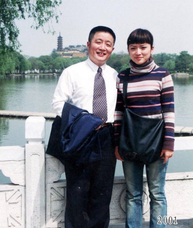 Dad And Daughter Take The Same Photo During 40 Years (41 pics)