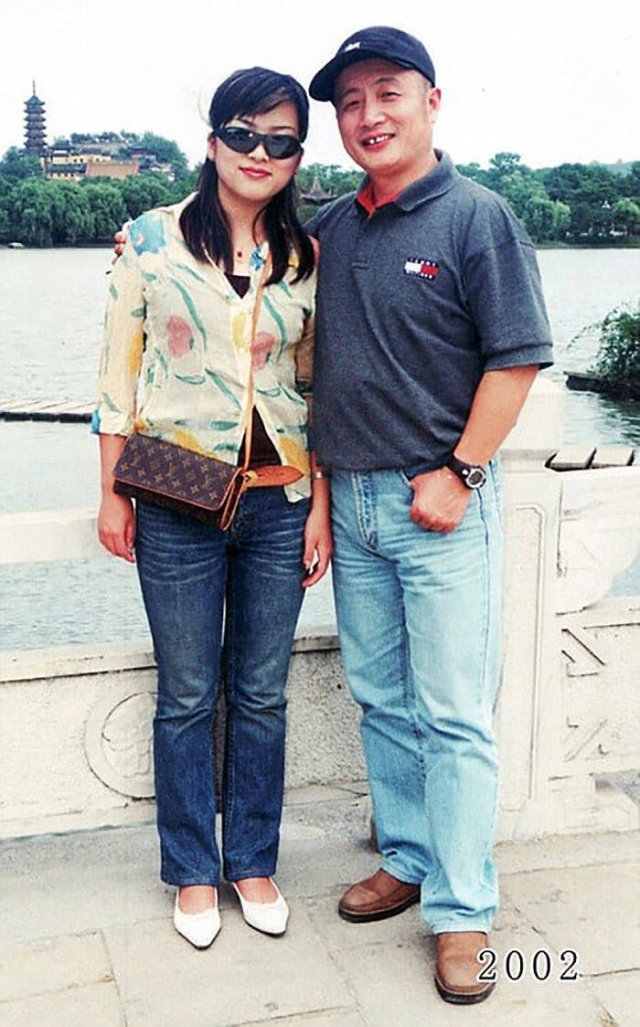 Dad And Daughter Take The Same Photo During 40 Years (41 pics)