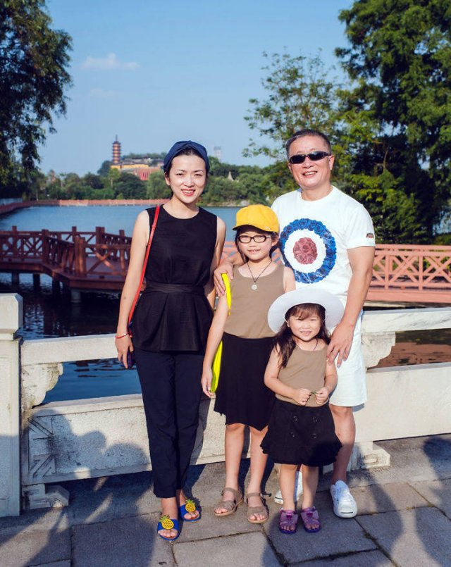 Dad And Daughter Take The Same Photo During 40 Years (41 pics) Dad And Daughter Take The Same Photo During 40 Years (41 pics)
