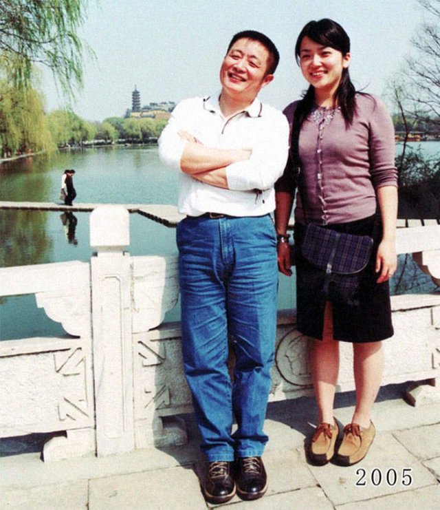Dad And Daughter Take The Same Photo During 40 Years (41 pics)