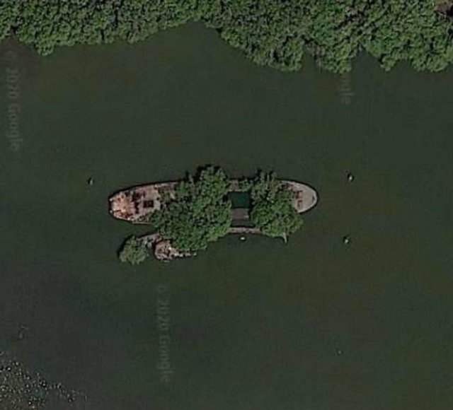 Interesting Places Found Via 'Google Earth' (15 pics)