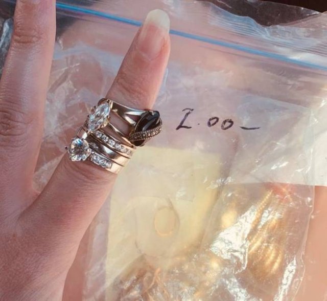 Thrift Shop Treasures (17 pics) Thrift Shop Treasures (17 pics)