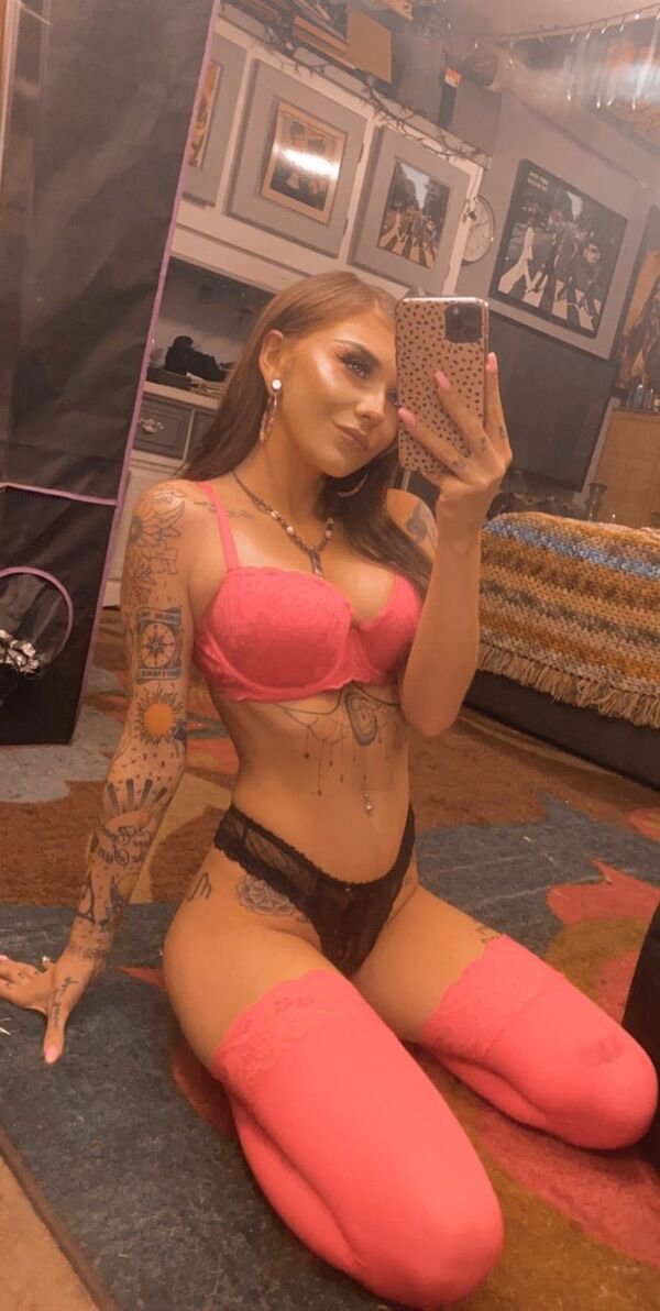 Girls In Lingerie (44 pics)