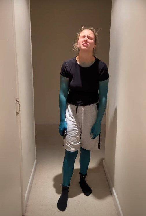 'Smurf Prank': A Guy Dyed His Girlfriend In Blue Color (9 pics)