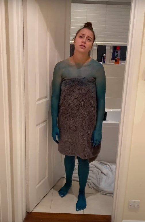 'Smurf Prank': A Guy Dyed His Girlfriend In Blue Color (9 pics)