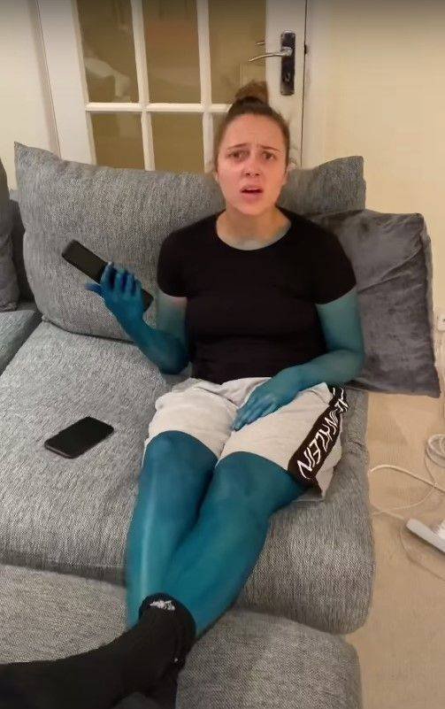 'Smurf Prank': A Guy Dyed His Girlfriend In Blue Color (9 pics)