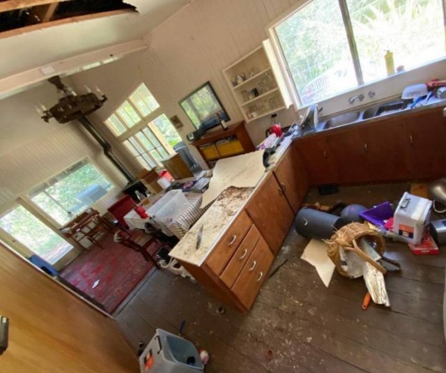 This Could Happen Only In Australia (6 pics)