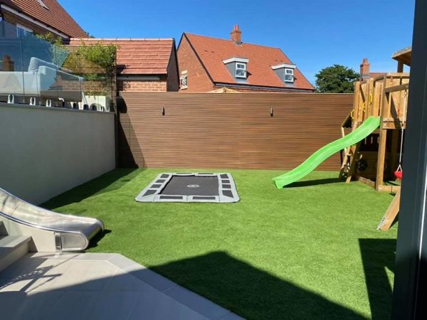 Barren Backyard Transformation (14 pics)