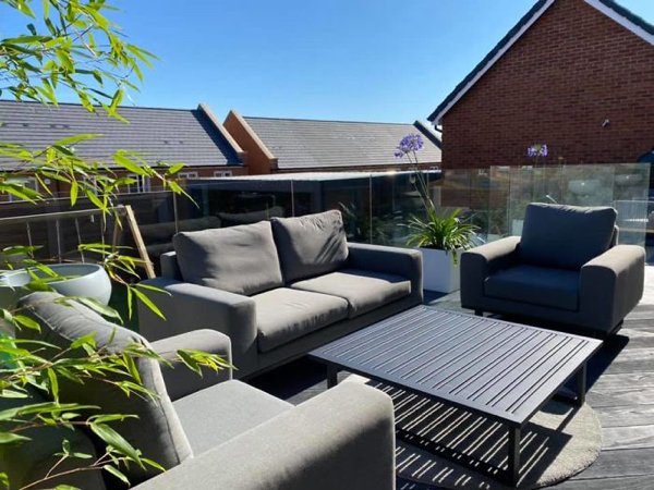Barren Backyard Transformation (14 pics)
