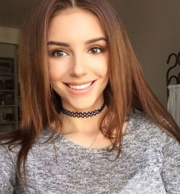 Girls In Choker Necklaces (39 pics)