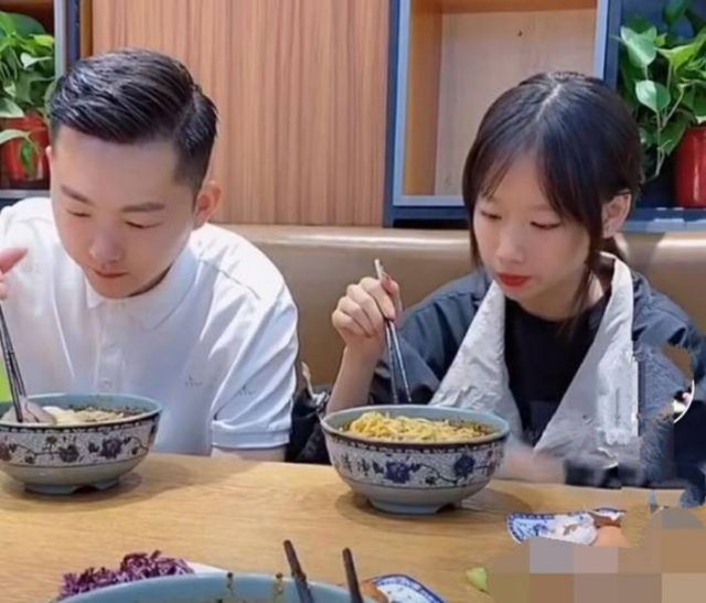 This Chinese Father Is 35 Years Old (8 pics)