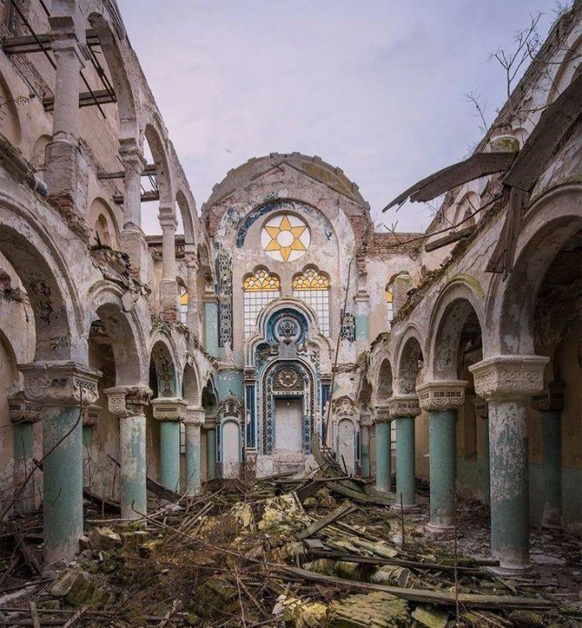 Beautiful Abandoned Places (25 pics)