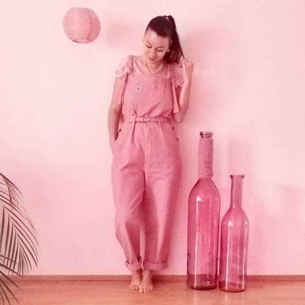 This 32-Year-Old Swiss Teacher Is Obsessed With Pink Color (21 pics)