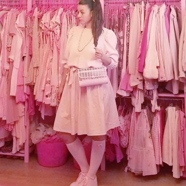 This 32-Year-Old Swiss Teacher Is Obsessed With Pink Color (21 pics)