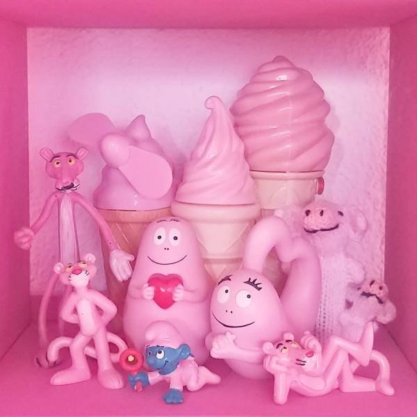 This 32-Year-Old Swiss Teacher Is Obsessed With Pink Color (21 pics)