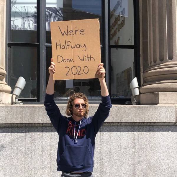 Dude With A Sign (28 pics)