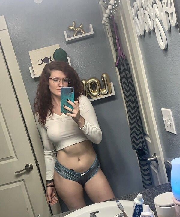 Selfie Girls (34 pics)