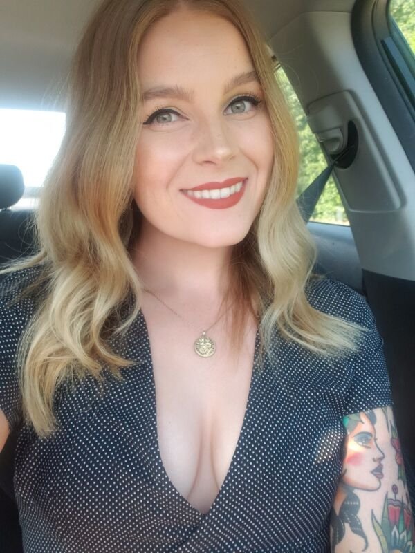 Hot Car Selfies (39 pics)