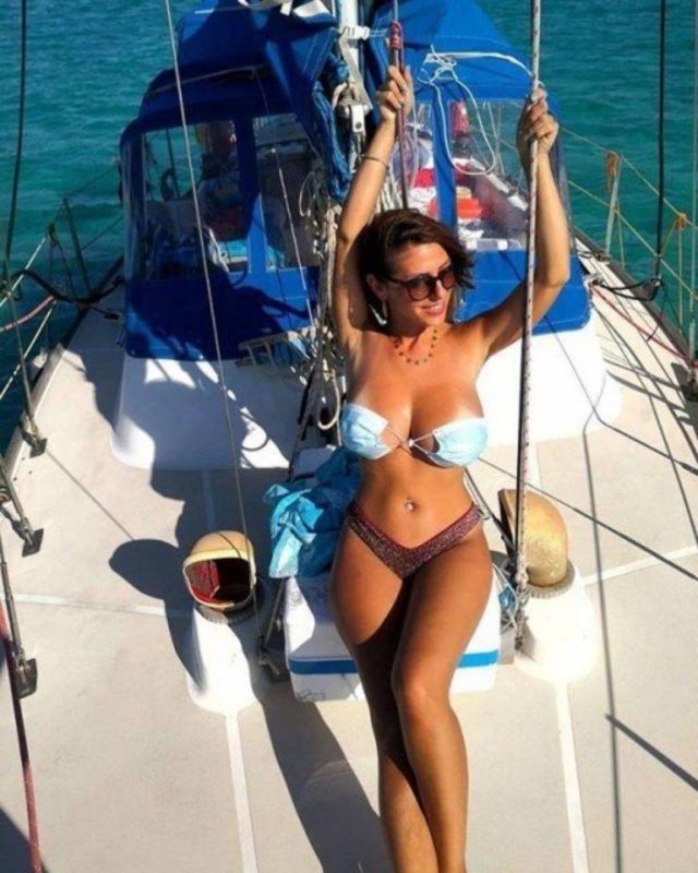 Busty Girls (57 pics)