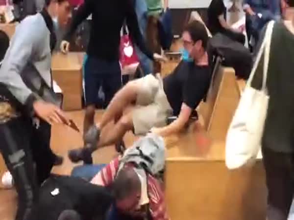 Polish Tourists Take On French Pickpockets