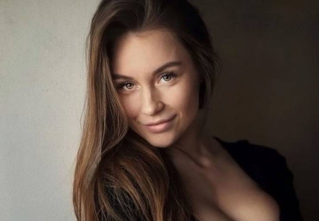 Russian Girl Shows Off Her Transformation (13 pics)