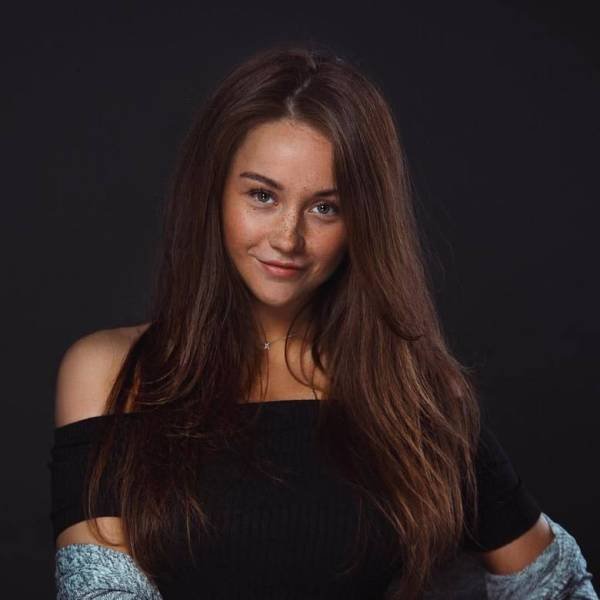 Russian Girl Shows Off Her Transformation (13 pics)