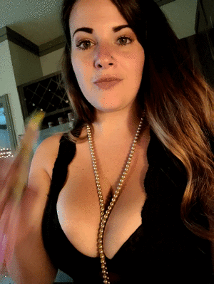 Busty Girls (62 pics)
