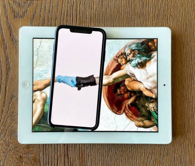 This Guy Plays With Your Imagination Using His Phone (29 pics)