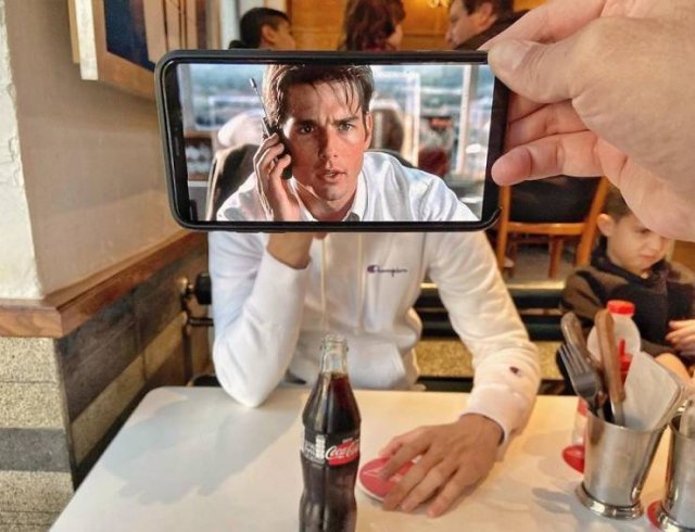 This Guy Plays With Your Imagination Using His Phone (29 pics)