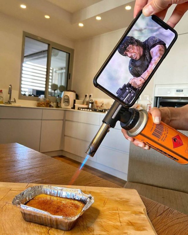 This Guy Plays With Your Imagination Using His Phone (29 pics)