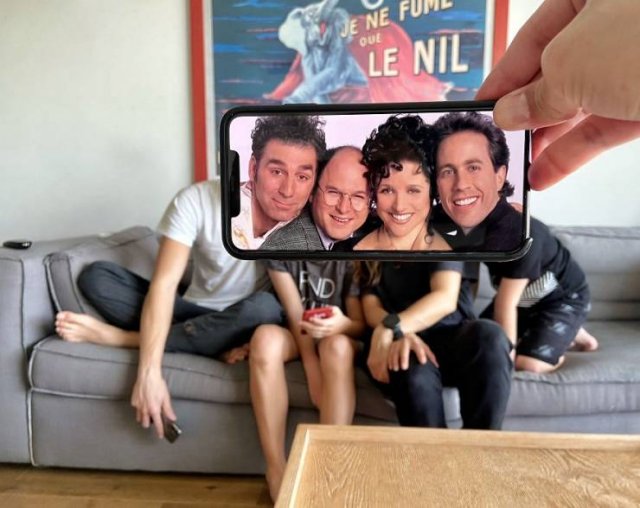 This Guy Plays With Your Imagination Using His Phone (29 pics)