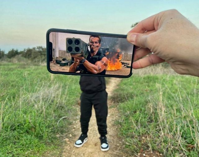 This Guy Plays With Your Imagination Using His Phone (29 pics)