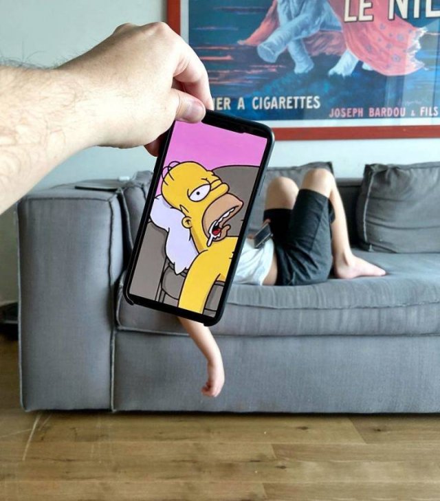 This Guy Plays With Your Imagination Using His Phone (29 pics)