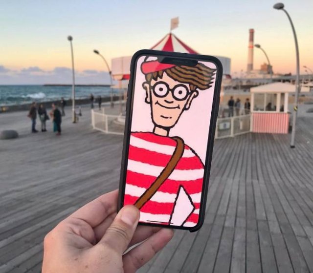 This Guy Plays With Your Imagination Using His Phone (29 pics)