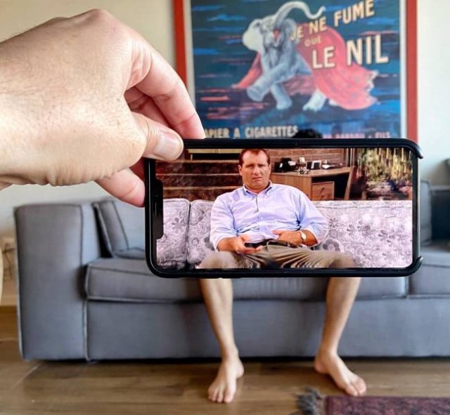 This Guy Plays With Your Imagination Using His Phone (29 pics)