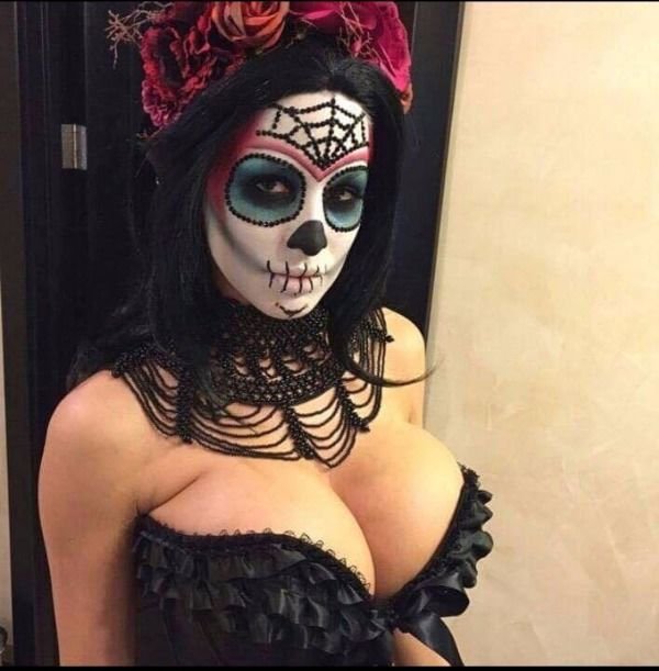 Hot Halloween Costumes (26 pics) Hot Halloween Costumes (26 pics)