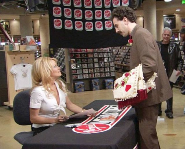 Celebrity Movie Cameos (20 pics)