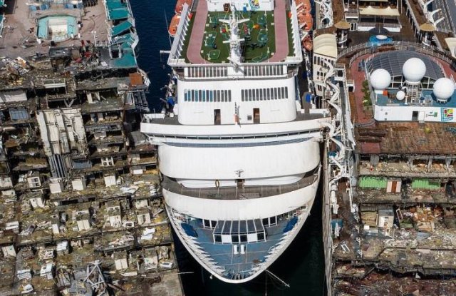 Cruise Ship Dump In Turkey (23 pics)