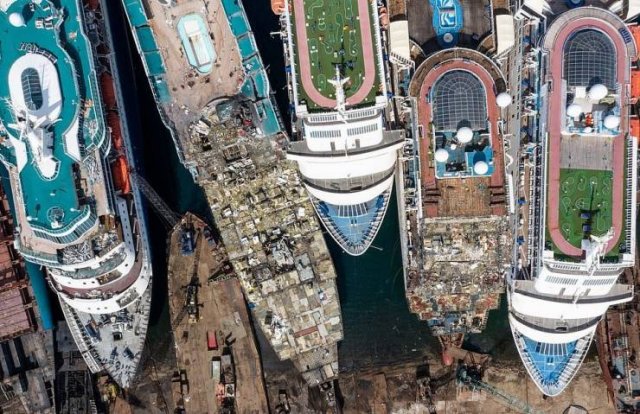 Cruise Ship Dump In Turkey (23 pics)