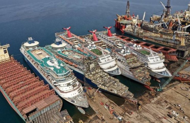Cruise Ship Dump In Turkey (23 pics)