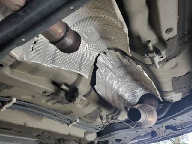 Crazy Things Car Mechanics May Find Out During Their Work (50 pics)
