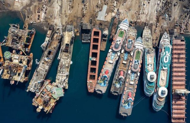 Cruise Ship Dump In Turkey (23 pics)