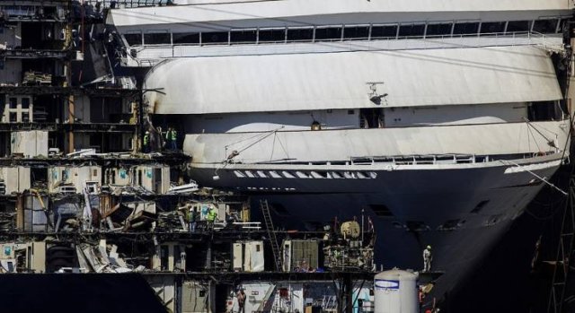Cruise Ship Dump In Turkey (23 pics)
