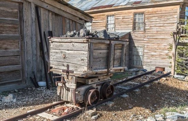 This Guy Bought A $1.4 M Ghost Town And Been Rebuilding It During Isolation (31 pics)