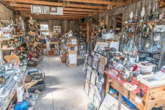 This Guy Bought A $1.4 M Ghost Town And Been Rebuilding It During Isolation (31 pics)