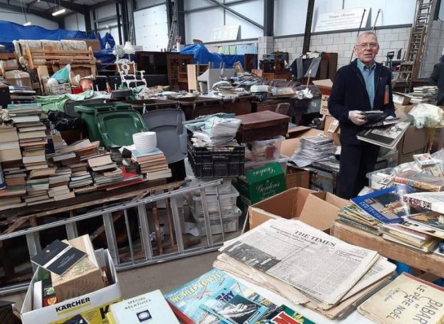 60,000 Rare Items Were Found In A Owner's House (29 pics)
