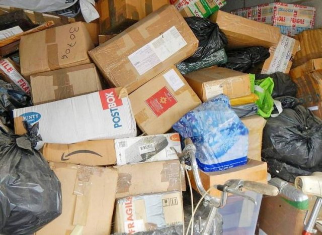 60,000 Rare Items Were Found In A Owner's House (29 pics)