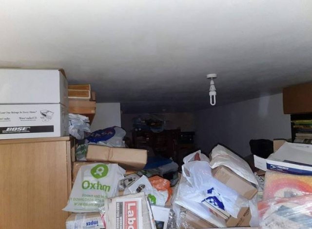 60,000 Rare Items Were Found In A Owner's House (29 pics)
