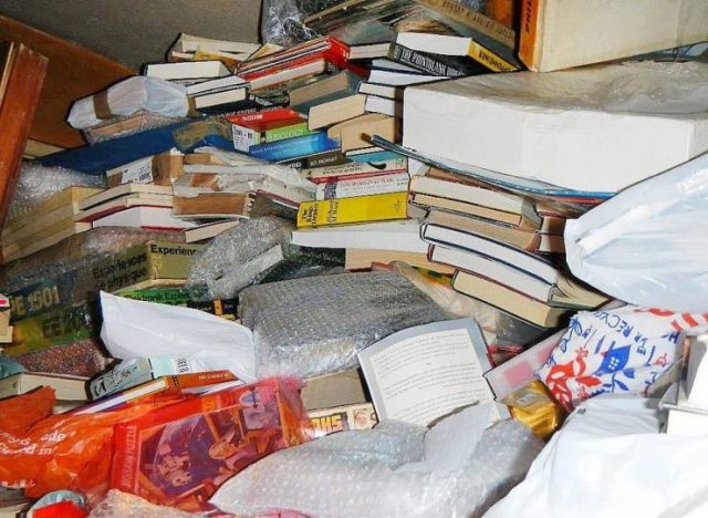 60,000 Rare Items Were Found In A Owner's House (29 pics)